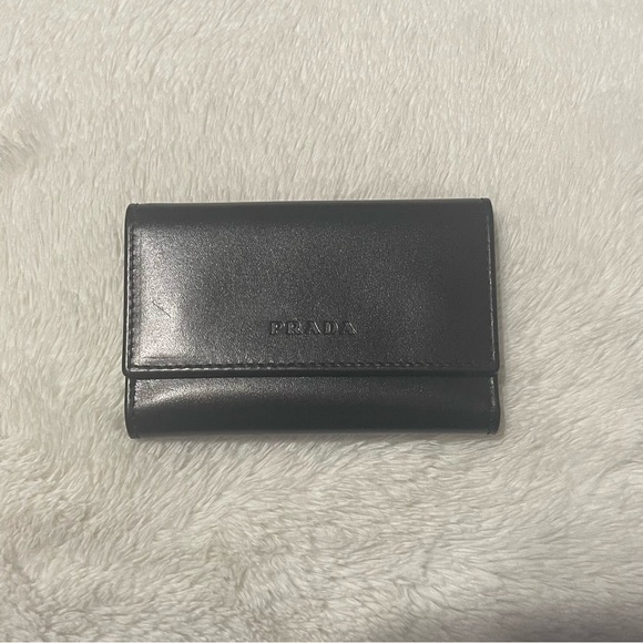 Authentic Prada leather Elegant Black 6 ring Key Holder - Picture 1 of 8